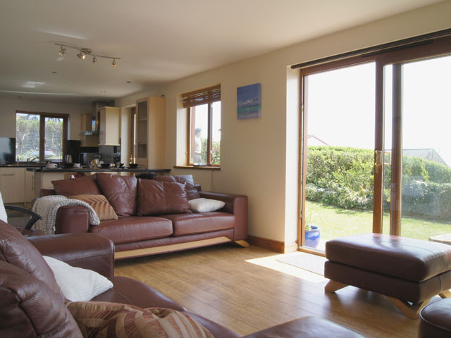 R54 - kitchen/living room